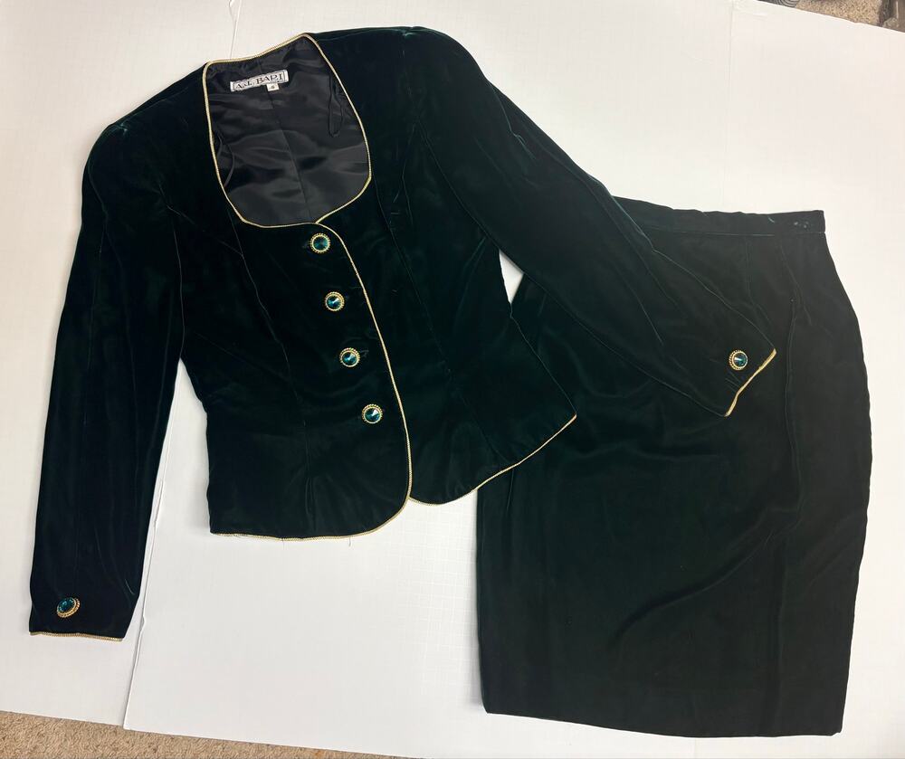 Vintage A.J. Bari Velvet Skirt Suit Sz 6 Emerald Green Jewel Buttons Gold Trim